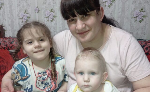 Эскиз для- Рогожников Мирон і Довбенко Мілана просять про допомогу
