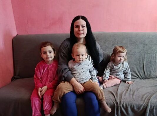 Эскиз для- Вагітна Мурадян Карина, Луіза, Дружиніни Мія і Єгор просять про допомогу